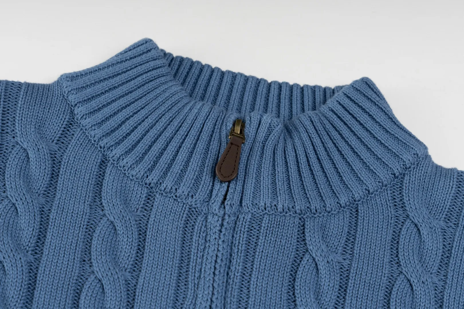 P236 #R92 RALPH LAUREN Ralph Lauren fifteen colors classic small label embroidery logo turtleneck pullover half-zip knitted cable sweater with high-density LOGO embroidery on the chest and original customized tag accessories. Made of pure cotton yarn, pure cotton is skin-friendly and comfortable, small label war horse embroidered twist turtleneck sweater 🐎 high quality, follow the blogger to learn how to wear it! Let’s buy a Ralph Lauren cable sweater. It’s a super hard-to-find series after it became popular. It’s hard to find one on the official website. It’s simple and practical to wear, with a lazy and loose feel. The thickened fabric has more texture, feels soft and delicate, and has a loose fit. Whether worn alone or layered, you can wear different styles of fashion with just one piece!   Size：XS S M L